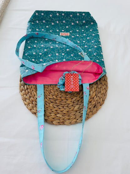 Tote bags Floral Edition with coordinated scrunchies.